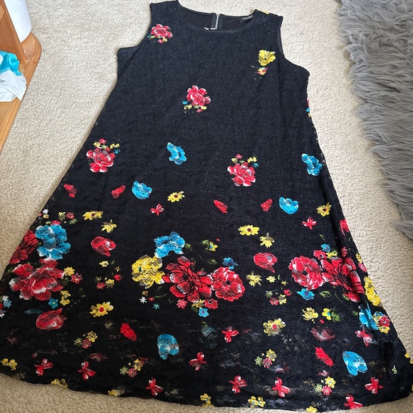 Floral Lace Dress - Picture 1 of 4